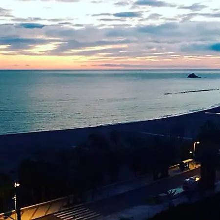 En La Playa Con Vistas De Ensueno Apartment